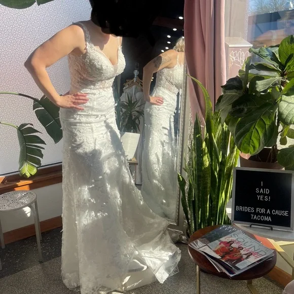 Floral Lace Bridal Gown - Picture 4 of 5